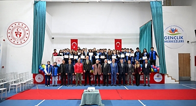 Deneyap Atölyelerinde 54 Öğrenci Mezun Oldu