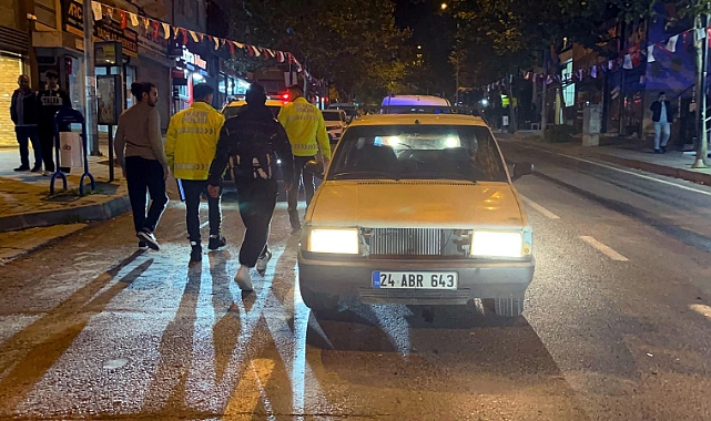 Kontrolden çıkan motosiklet otomobile çarptı; 1 yaralı
