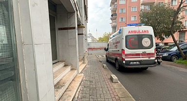 Merdivenlerden düşüp, ağır yaralandı
