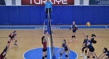 Akım Koleji Finalde Kupa Sevincini Yaşadı