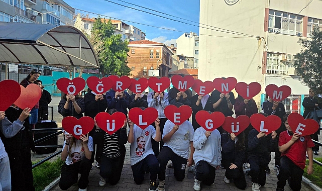 Emekliye ayrılan 38 yıllık öğretmene duygusal veda