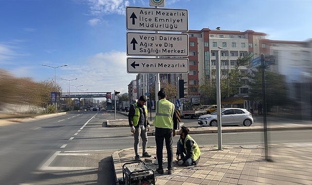 TRAFİK HİZMETLERİ EKİPLERİ ŞEHRİN DÖRT BİR YANINDA TRAFİK GÜVENLİĞİ İÇİN ÇALIŞIYOR