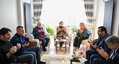Vali Turan’dan Emekli Öğretmene Taziye Ziyareti