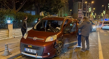 Çorlu'da üç aracın karıştığı kazada; 1 yaralı