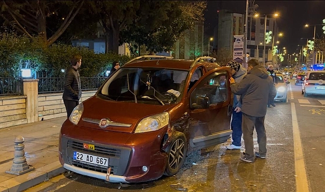 Çorlu'da üç aracın karıştığı kazada; 1 yaralı