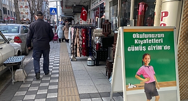 Karaumur Caddesi'nde Kaldırım İşgali Sürüyor
