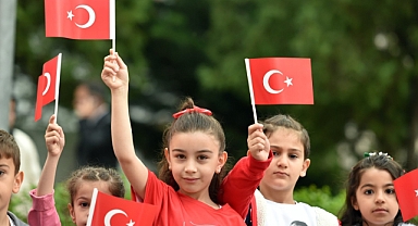 OKULLARDA İKİNCİ DÖNEM "BAYRAK SEVGİSİ" TEMASIYLA BAŞLAYACAK