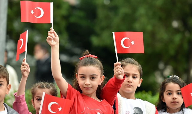 OKULLARDA İKİNCİ DÖNEM "BAYRAK SEVGİSİ" TEMASIYLA BAŞLAYACAK