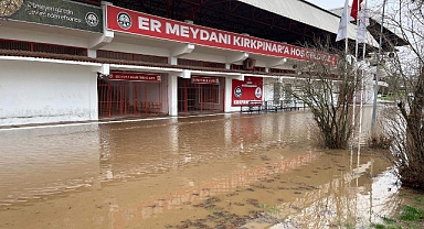 Edirne'de nehirlerin debisi arttı, 'turuncu alarm' verildi; Sarayiçi'ni su bastı