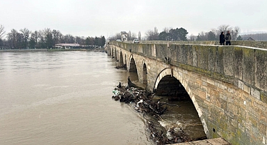 Turuncu alarm verilen Meriç Nehri’nde debi düşüşe geçti