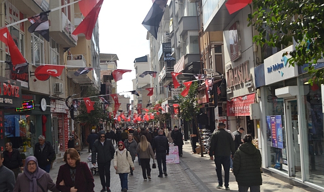 Bayrama Günler Kala Sokaklarda Tatlı Telaş Başladı