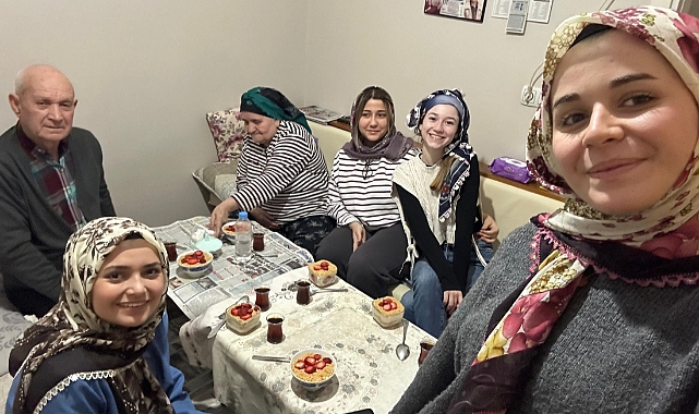 Gençler ve Yaşlılar Aynı Sofrada