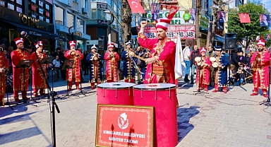 Kırklareli'nde Kadir Gecesi'nde İlahiler Cumhuriyet Caddesi'nde Yankılandı