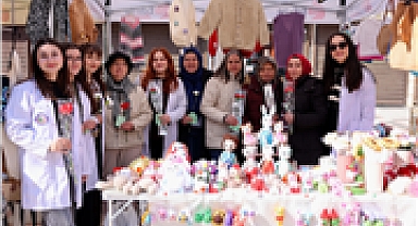 TRAKYA ÜNİVERSİTESİ AKILCI İLAÇ VE ECZACILIK TOPLULUĞU'NDAN 8 MART'TA ANLAMLI FARKINDALIK ETKİNLİĞİ