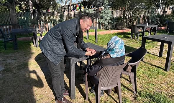 Başkan Fırat Yayla’dan Çay Bahçesinde Vatandaşlarla Samimi Buluşma