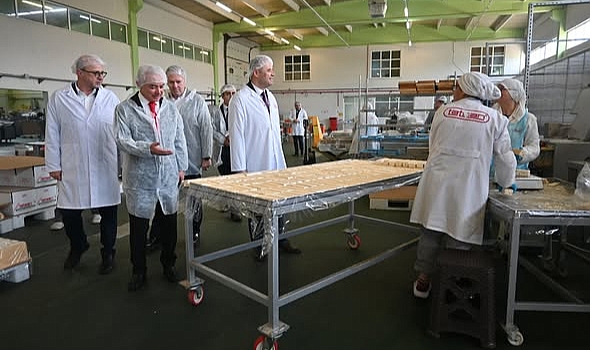 Kırklareli OSB’de Dikkat Çeken Ziyaret! Soner Ilık ve Vali Uğur Turan’dan Helva Fabrikası İncelemesi