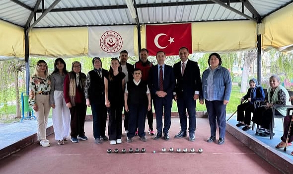 Lüleburgaz’da Anlamlı Ziyaret! Kaymakam Kemal Yıldız Huzurevi Sakinleriyle Bocce Oynadı