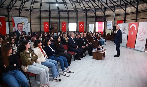 MAZİDEN ATİYE PROJESİ’NDE REKTÖR HATİPLER’DEN GENÇLERE TARİH VE MEDENİYET DERSİ