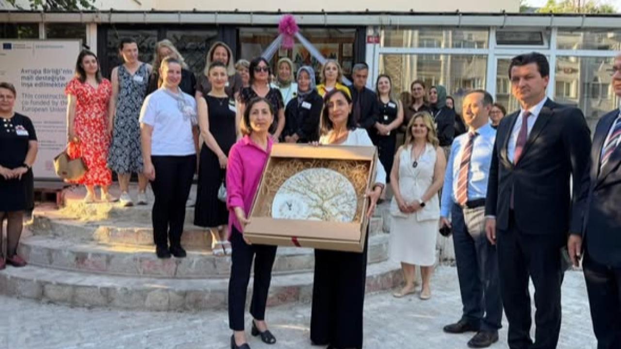 Kırklareli Valisi Uğur Turan, Lüleburgaz Halk Eğitimi Merkezi Yıl Sonu Sergisini Ziyaret Etti