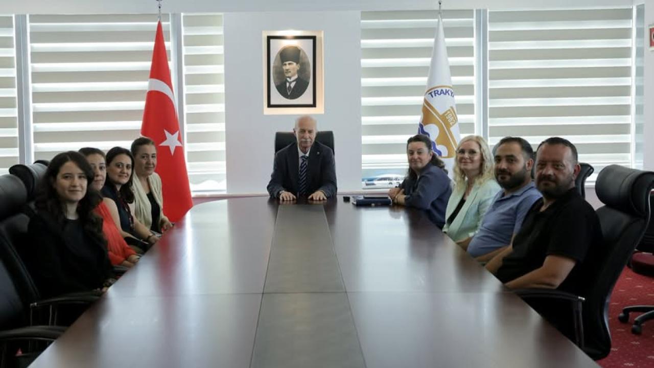REKTÖR HATİPLER, KUZEY MAKEDONYA’DAKİ MESLEKİ GELİŞİM PROGRAMINDA GÖREV ALAN AKADEMİSYENLERLE BİR ARAYA GELDİ