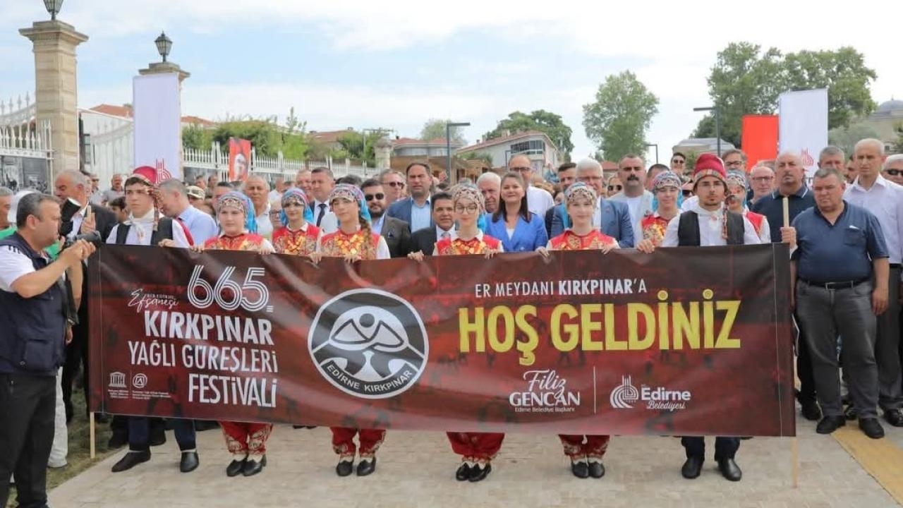 665 Yıllık Kırkpınar Coşkusu Selimiye Meydanı’nı Sardı
