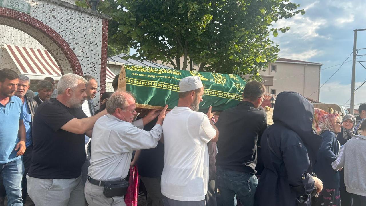 Anne ve 4 Yaşındaki Kızı Yan Yana Toprağa Verildi