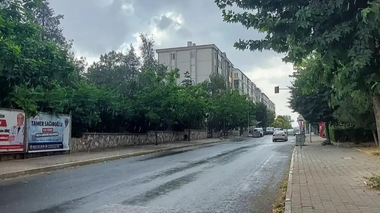 Babaeski'de Bunaltıcı Sıcakların Ardından Yağmur Sevinci!