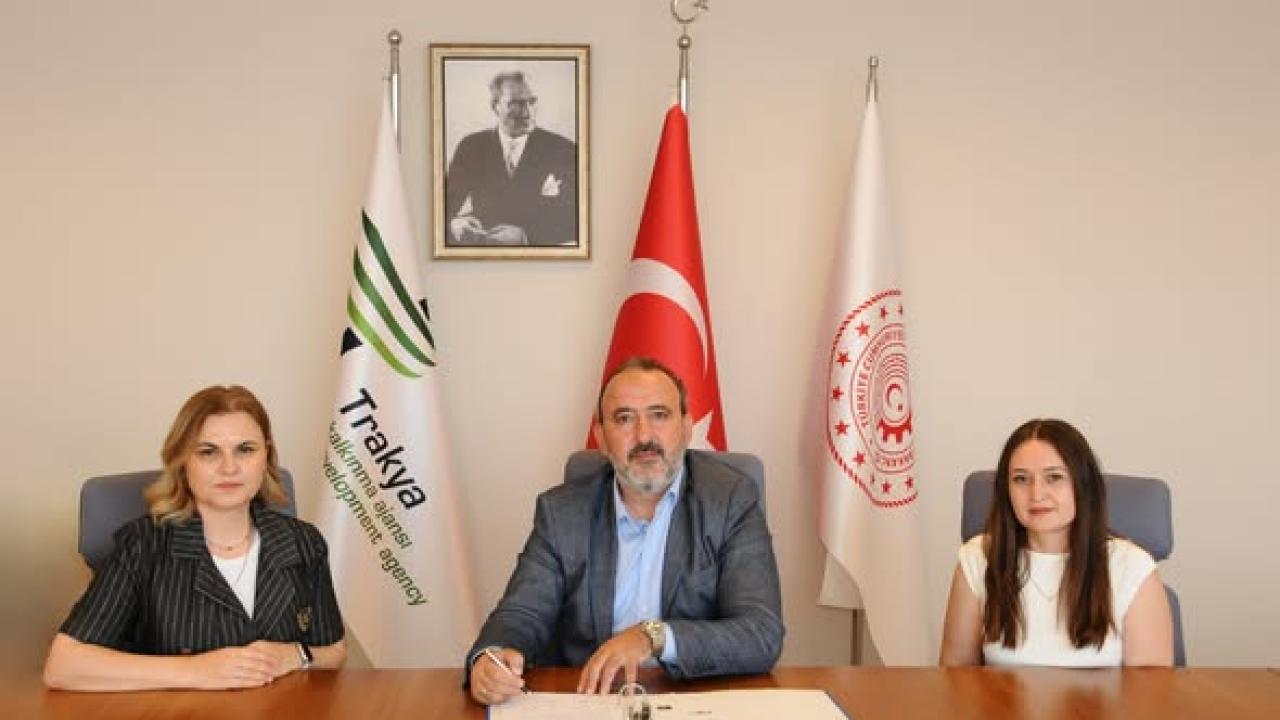 Kırklareli Enstitüsüne R Studio Eğitimi İçin Destek Sözleşmesi