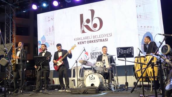 Kırklareli’nde Sınav Öncesi Moral Gecesi: Gençler Müziğin Ritmiyle Nefes Aldı