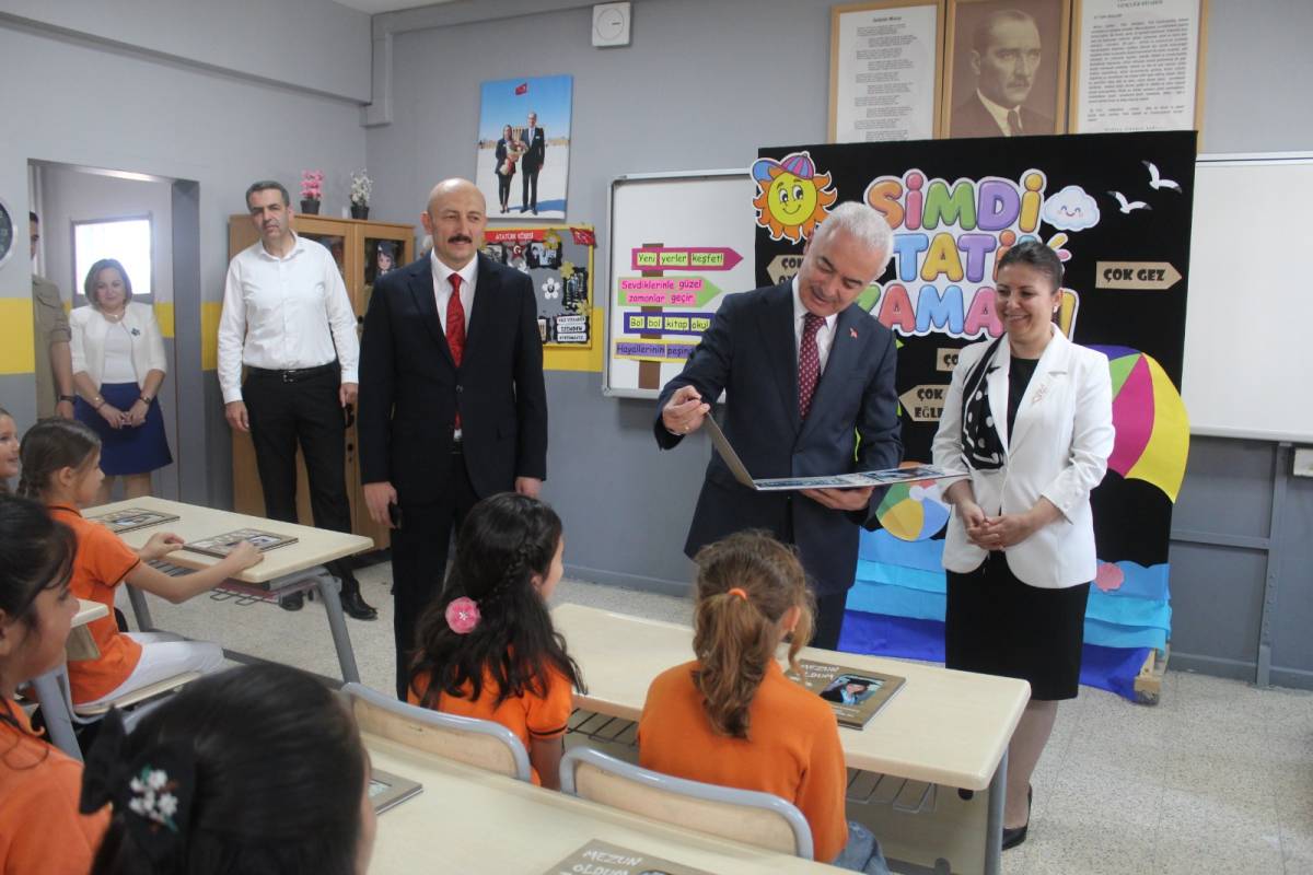 Kırklareli’nde Karne Coşkusu: Öğrenciler Yaz Tatiline Merhaba Dedi