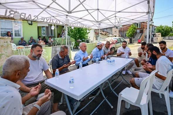 Vali Uğur Turan’dan Trafik Kazasında Hayatını Kaybeden Gençlerin Ailelerine Taziye Ziyareti